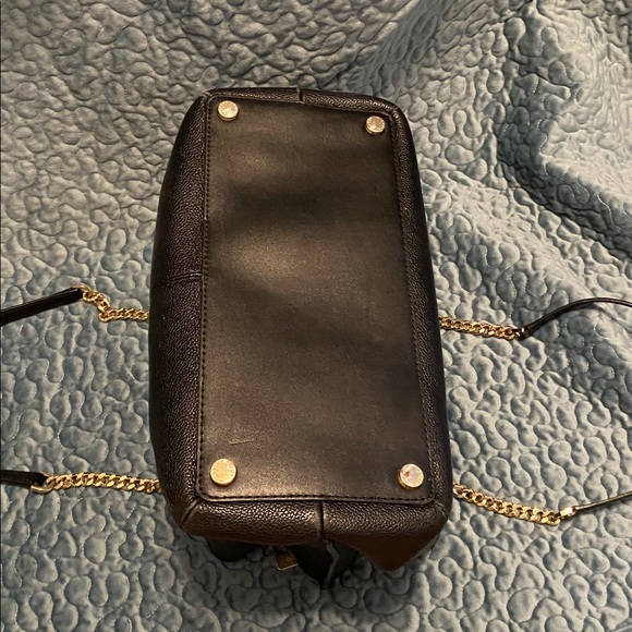 Michael Kors Black Shoulder Bag with Gold Chain - Picture 2 of 8